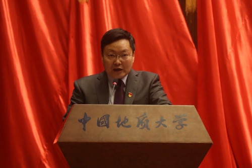 丁绍凡书记宣读学院代表名额构成